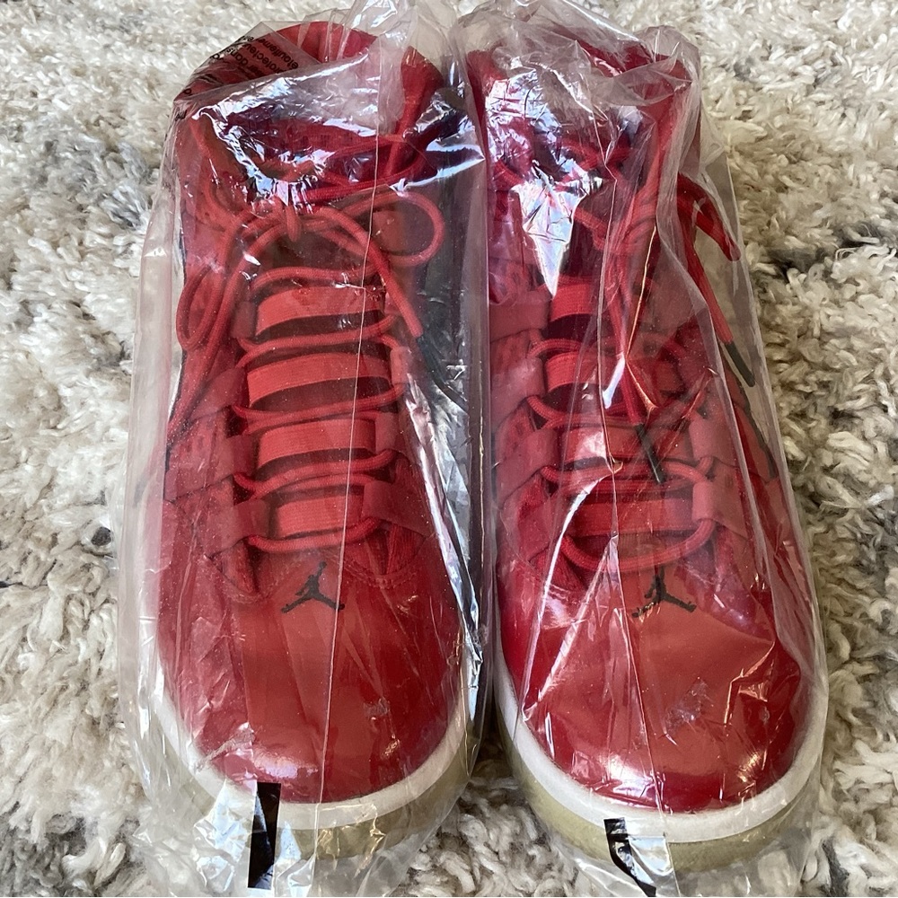 Air Jordan Sneakers Jordan Max Aura newish size 10 collector